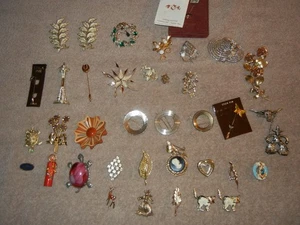 DE COLECCIÓN, JOYERÍA MÁS DE 30 ALFILERES Y ALFILERES DE PALO SIN LIMPIAR USADOS AÑOS 60,S 70 - Imagen 1 de 12