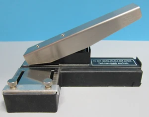 Heavy Duty Stapler Style ID Badge Slot Hole Punch (Rectangle) with Guides & Grip - Picture 1 of 7