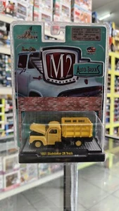 M2 Auto Trucks 1:64 1951 Studebaker 2R Camion 12-07 Diecast Auto Giocattoli - Foto 1 di 7