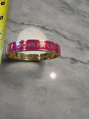 Brazalete bisagra Kate Spade esmalte idioma rosa intenso en el centro de la ciudad Foto 1 de 4