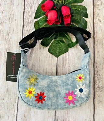 Bolso de Mano Bandolera Hobo Denim Lavado Ácido Floral Bordado Juniors No Boundaries Foto 1 de 4
