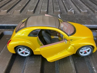 Maisto 1/18 Scale Die Cast Model Chrysler Pronto Cruizer - Image 1 of 4