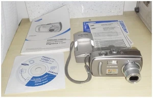 👌 SAMSUNG DIGIMAX V800 DIGITAL CAMERA 3X ZOOM 8.1MP , FULLY WORKING - Picture 1 of 6