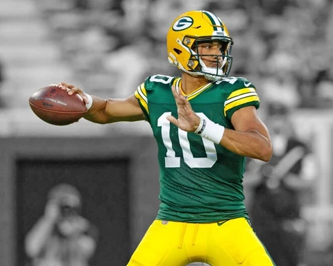 Green Bay Packers JORDAN LOVE Glossy 8x10 Photo NFL Spotlight Print Poster Cover