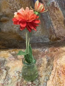 Jarrón pequeño de vidrio con flores de seda - Imagen 1 de 11