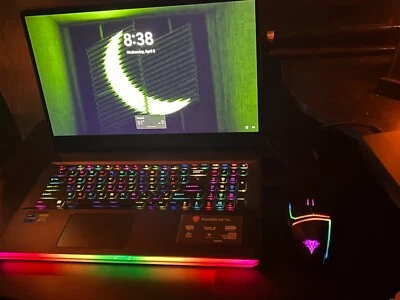 MSI Raider GE76 12UE (especificaciones en descripción) Foto 1 de 4