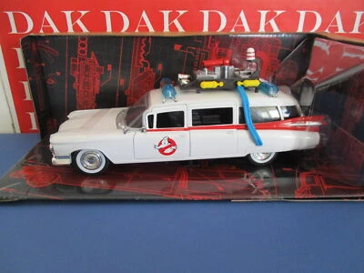 Die cast 1/24 Modellino Auto Cadillac Miller Meteor Ghostbuster Ecto 1 by Jada - Immagine 1 di 4