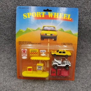 Vintage Sport Wheel Diecast Play Set Car Jeep Truck Gas Pump Road Signs 80s - Picture 1 of 7