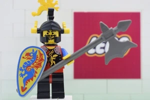 Dragon Knights (Knight 2,Yellow Plumes) - LEGO Castle Minifigure - cas018 - 6056 - Picture 1 of 4