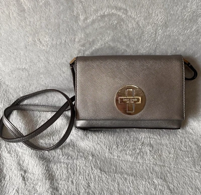 Сумочка через плечо Kate Spade сумочка металлик серебро маленький поворотный замок - Изображение 1 из 4