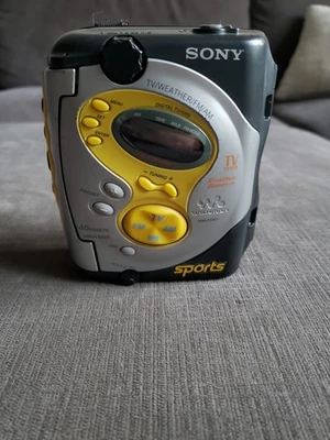 Radio FM/AM SONY SPORTS WALKMAN WM-FS421 PROBADA FUNCIONA - Cassette no funciona Foto 1 de 4