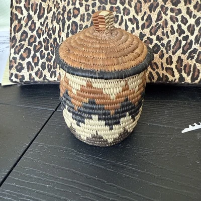 Африканская племенная корзина зулусов ручной работы с крышкой традиционная укхамба - Изображение 1 из 4