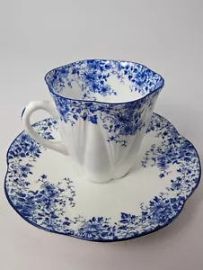 JUEGO DE TAZA DE TÉ Y PLATILLO SHELLEY DELICADO AZUL DE COLECCIÓN MUY RARO - Imagen 1 de 8