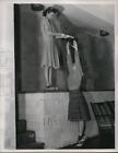 1939 Press Photo Dolly Podolsky Holds Book Which Gertrude Plumer Tries To Reach