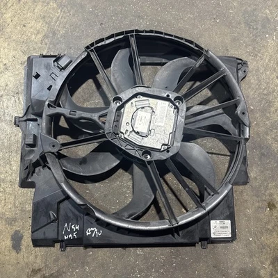 2007-2013 BMW E92 335i N54 Engine Radiator Cooling Fan Motor Shroud Assembly OEM - Image 1 of 4
