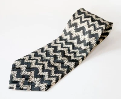 VTG Hugo Boss Italy Silk Chevron Zigzag Tie Luxury Wedding Business Work Retro - Image 1 of 4