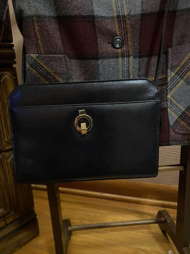 Bolso Bandolera/Cartera Jones New York De Colección Cuero Negro Estructurado con Acento Dorado Foto 1 de 4