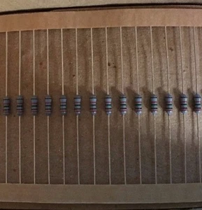 50 PZ RESISTENZA KOA 21,5K OHM 1/4W 0,25W 250MW 1% - Foto 1 di 1