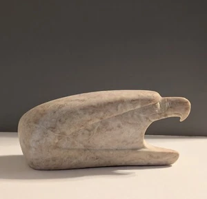 Scultura in alabastro testa d'aquila - Harvey Russell Jr - arte indiana nativa Cheyenne - Foto 1 di 24