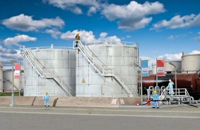 HO Scale Buildings - 39832 - MIRO storage tank  - kit - Image 1 of 2