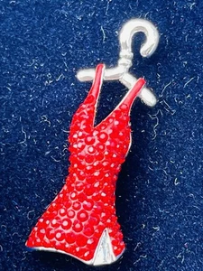 Spilla abito cristallo rosso Swarovski vintage - 1,25", cristalli rossi su base argento con scatola - Foto 1 di 8
