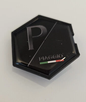 Emblem Piaggio plug-in hexagonal 42x48mm for MP3, Beverly, Carnaby, X7, X8, X10 - Image 1 of 4