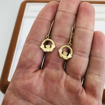 14k Yellow Gold Irish Claddagh Circle Leverback Dangle Earrings Foto 1 de 3