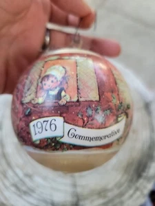 Hallmark 1976 Mary Hamilton Charmers bola de satén adorno conmemorativo de Navidad - Imagen 1 de 6