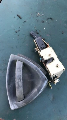 SMART FORTWO 2003 2 PUERTAS AUTOMÁTICO CERRADURA PUERTA DELANTERA IZQUIERDA Y MANIJAS DE PUERTA Foto 1 de 4