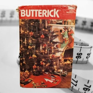 Butterick 5802 Craft Pattern Holiday Christmas Stockings Tree Skirt 1987 - Picture 1 of 5