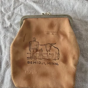 Vintage Leder Zigaretten-/Geldetui Kussverschluss hellbraun 2 Taschen   - Bild 1 von 8