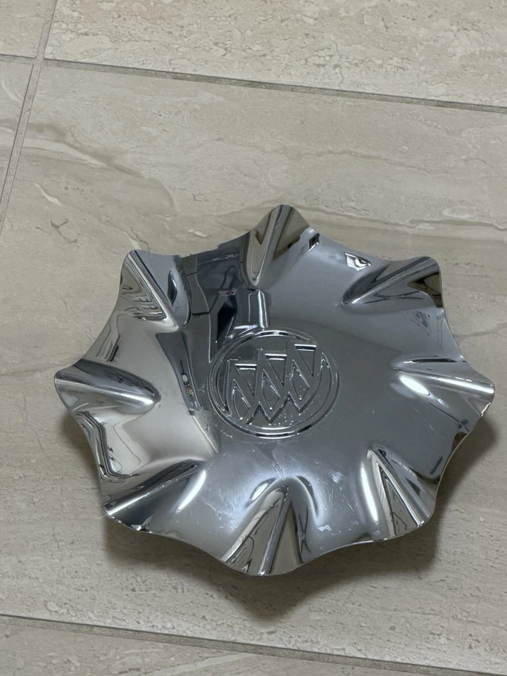 Tapa central de rueda cromada Buick LeSabre 16" OEM 9594695 9594918 buenos clips 03-05 Foto 1 de 4