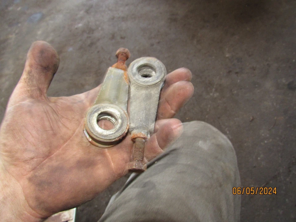 Tensores de Ajustador de Cadena de Transmisión 1982 Yamaha XS400 J Maxim Foto 1 de 1