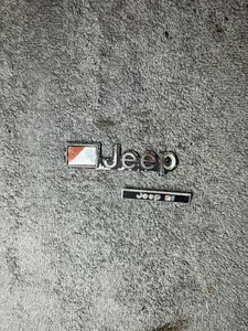 JEEP J10 J20 TruckCherokee Wagoneer AMC Emblem Badge Pair Set Mini - Picture 1 of 2