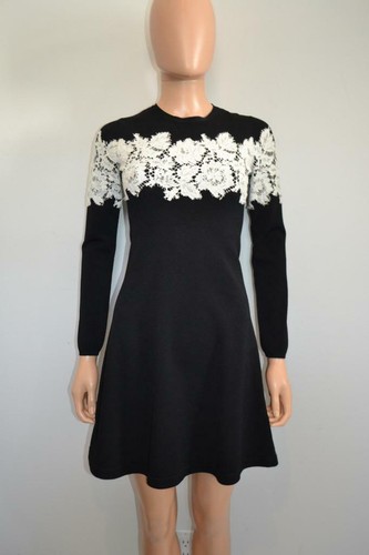 Abito maglione Valentino nero elasticizzato in maglia con pizzo bianco manica lunga taglia XS