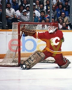 Mike Vernon Kick Save Action Calgary Flames 8x10 NHL Hockey Photo - Picture 1 of 1