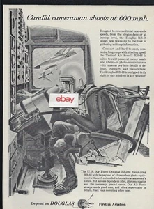 DOUGLAS AIRCRAFT US AIR FORCE RB-66 CANDID CAMERAMAN SPARA A 600 MPH 1956 ANNUNCIO - Foto 1 di 1