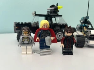 LEGO Marvel Heroes Avengers 76030 Hydra Showdown completo di libro e minifigure - Foto 1 di 8