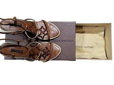 Louis Vuitton Sandalias Tacón Cuña Monograma Marrón Oro 37.5 Foto 1 de 4