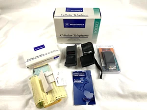 Motorola Signal Series Cellphone w/ Accessories - Pocket - Prop - Flip Phone - Picture 1 of 7
