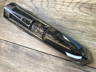 Pontiac Acadian Beaumont 1964 usado GM parrilla central delantera emblema raro Foto 1 de 4