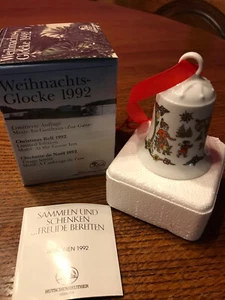 Hutschenreuther Weihnachtsglocke 1992, OVP,  Motiv  Gasthaus zur Gans, limitiert - Bild 1 von 3