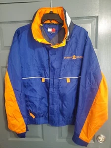 Chaqueta Tommy Hilfiger para Hombre Equipo de Vela con Cremallera Completa con Capucha Oculta Forrada Usada en Excelente Condición - Imagen 1 de 24
