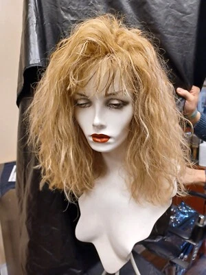 Peluca de cabello humano personalizada rubia flequillo ondulado rizado recto arenoso arrastre transgénero Foto 1 de 4
