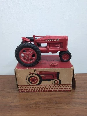 1/16 1950s Product Miniatures International Harvester M Farmall Tractor With Box - Image 1 of 4