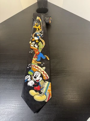 Corbata Mickey Unlimited Mickey Donald Goofy Pluto Sombrero Fiesta Foto 1 de 4