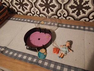 DE COLECCIÓN 1965 DOLLY DARLINGS KAREN MUÑECA ESTUCHE ORIGINAL ETIQUETA COLGANTE MUÑECA DE JUGUETE - Imagen 1 de 6