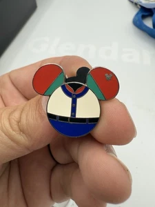 Seas Nemo & Friends Epcot Cast Uniforms 2013 Hidden Mickey Disney Pin 94931 - Picture 1 of 2