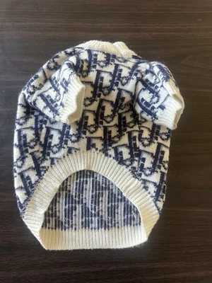 Suéter tejido con monograma para masticar Dogior Foto 1 de 4