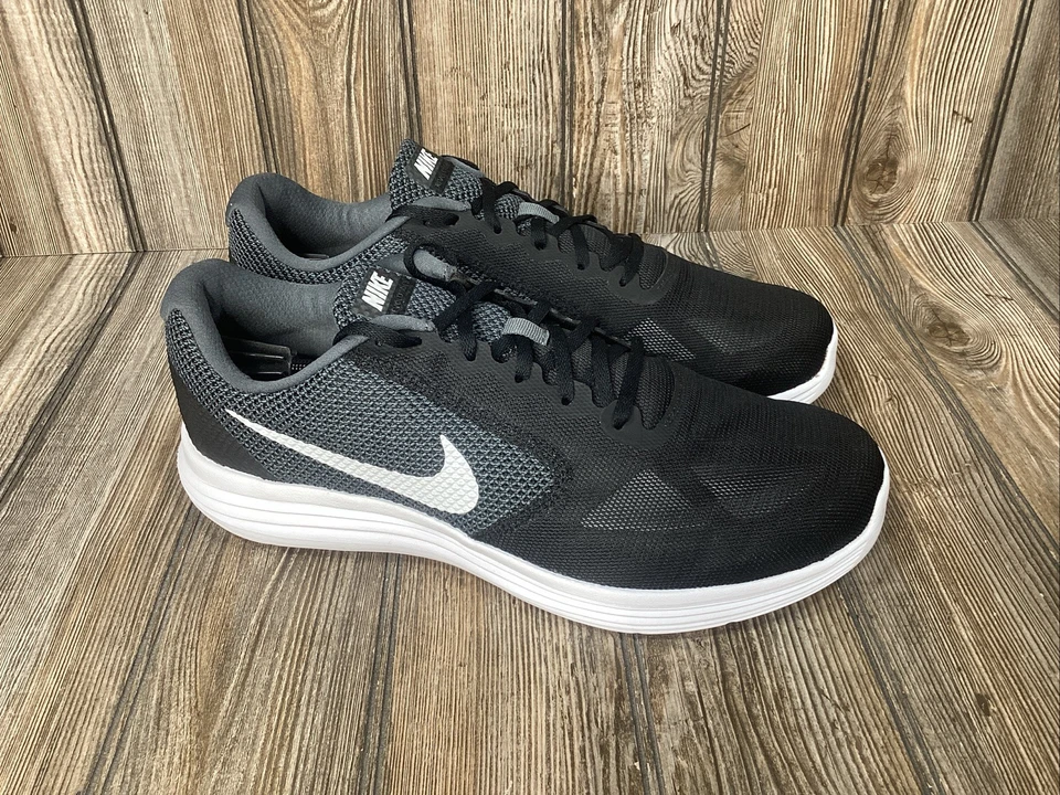 Nike Revolution 3 Herren Größe 14W Schwarz Weiß Sportliche Laufschuhe Turnschuhe NEU - Bild 1 von 4
